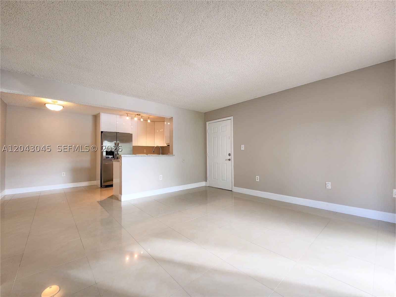 PALMS OF PEMBROKE CONDO - Residential Lease