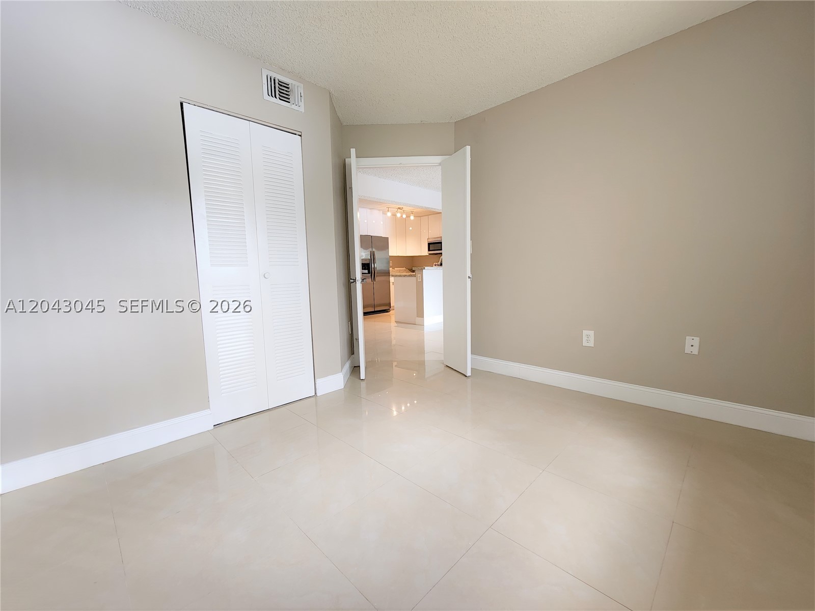 PALMS OF PEMBROKE CONDO - Residential Lease