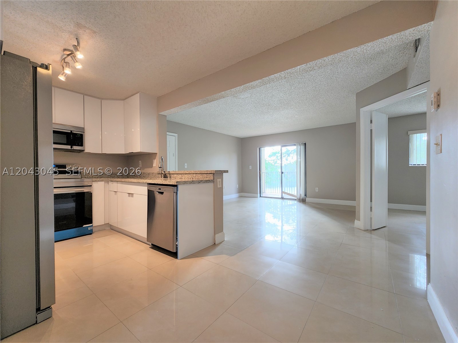 PALMS OF PEMBROKE CONDO - Residential Lease