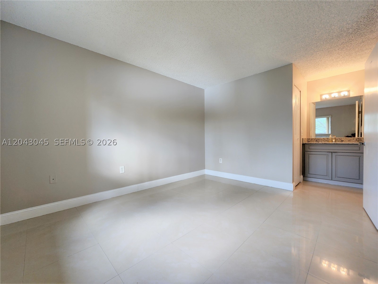 PALMS OF PEMBROKE CONDO - Residential Lease