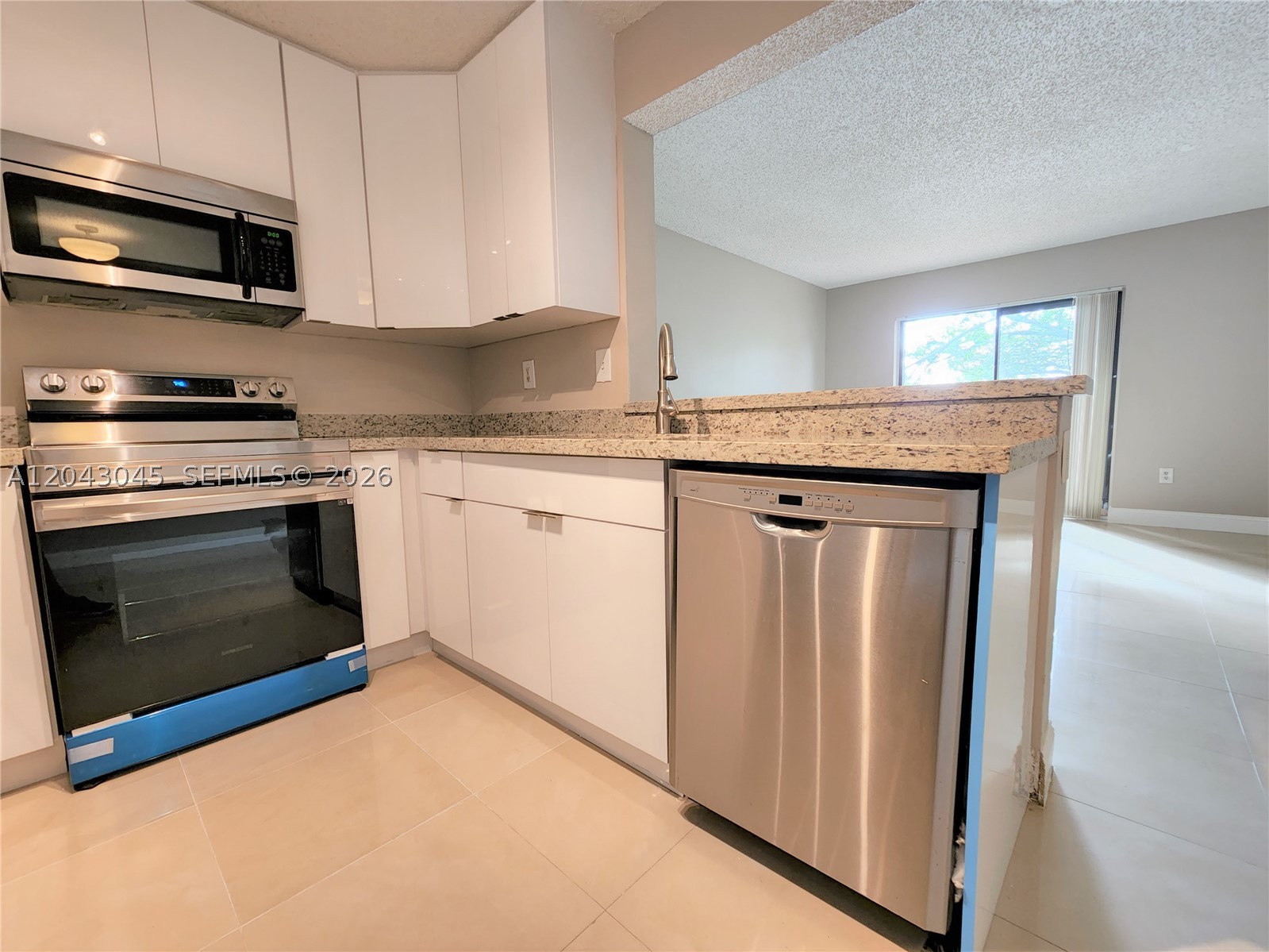 PALMS OF PEMBROKE CONDO - Residential Lease
