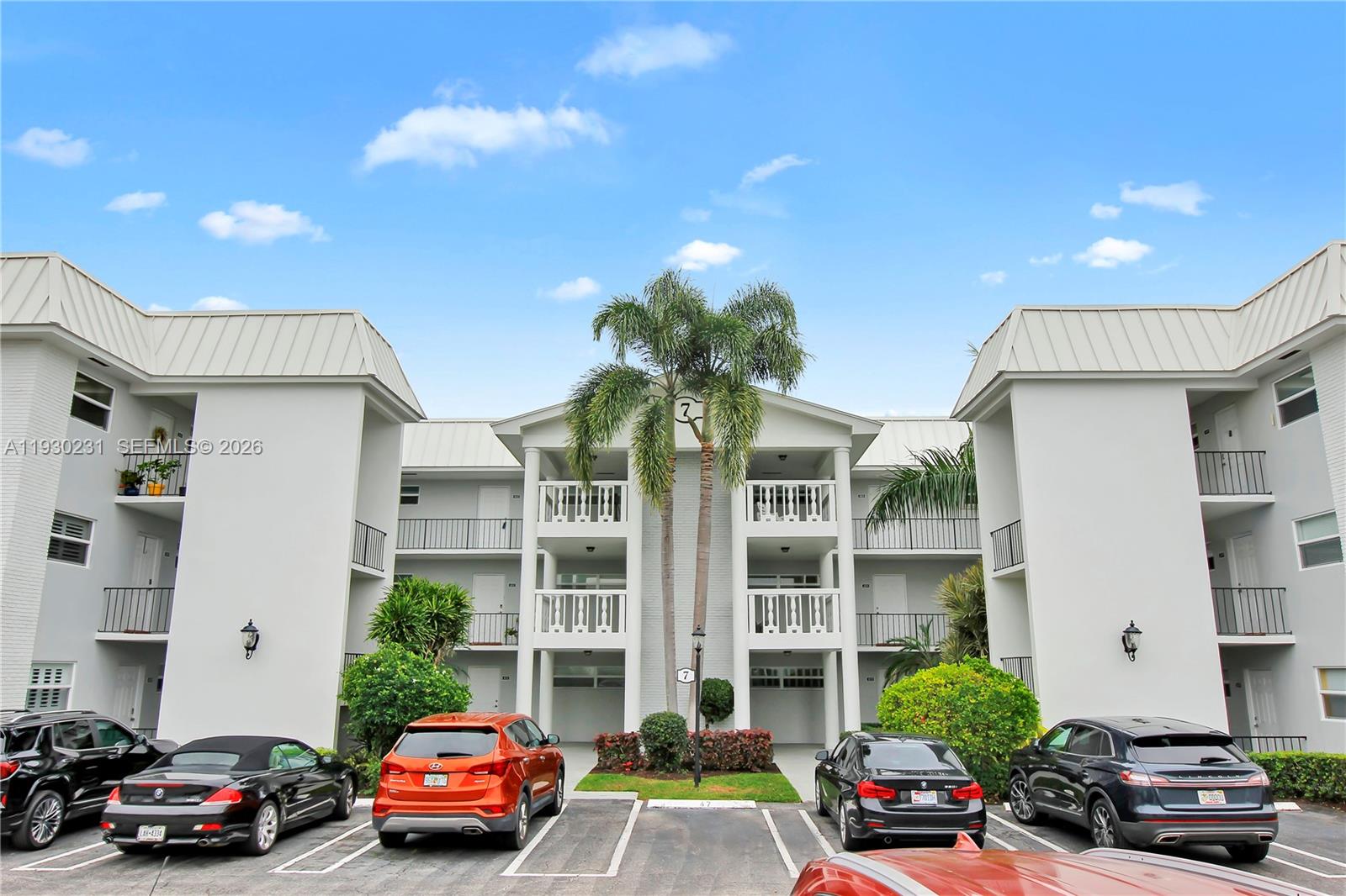 COLONIAL CLUB CONDO SEC 1 - Residential