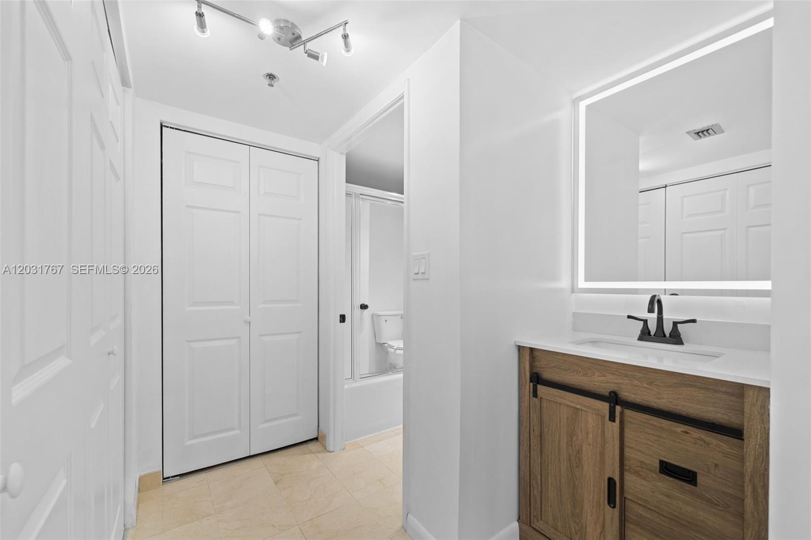 WATERVIEW CONDO - Residential Lease