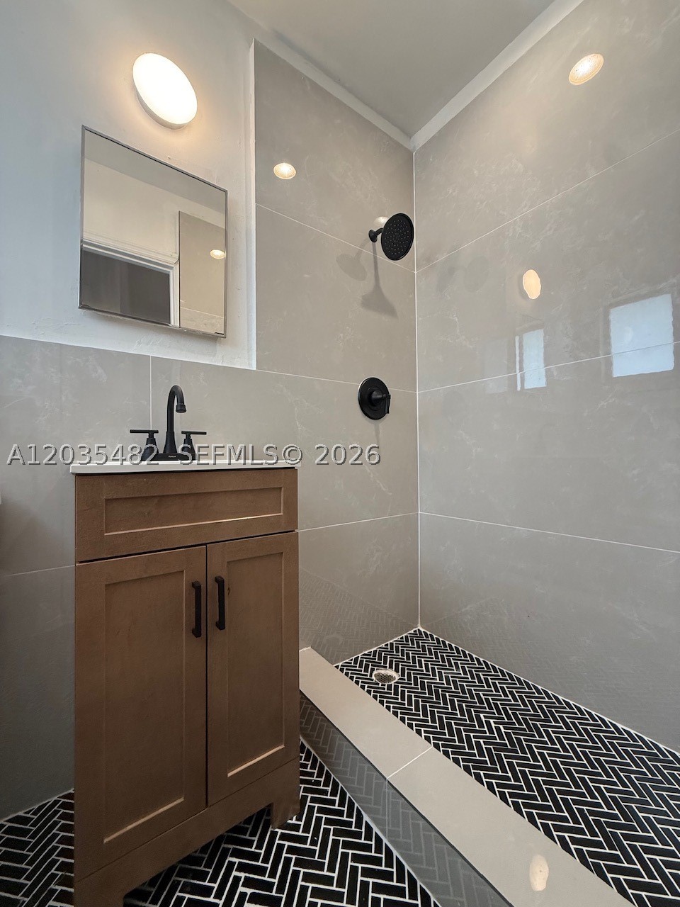 54TH ST BUS PLAZA SEC A - Residential Lease