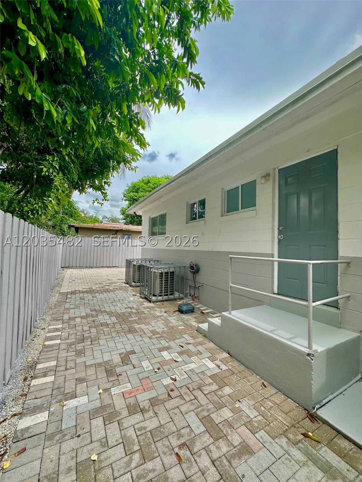 54TH ST BUS PLAZA SEC A - Residential Lease