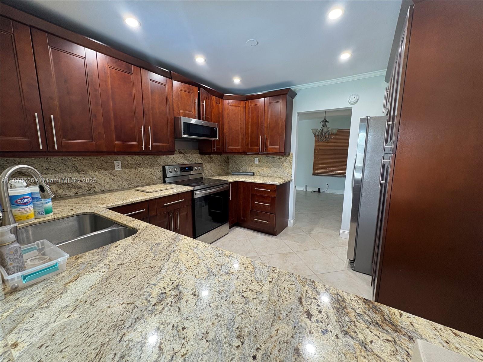 PLANTATION PARK 10 ADD - Residential Lease