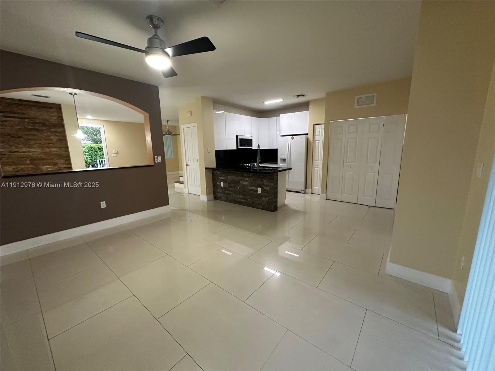 MANDARIN LAKES - Residential Lease