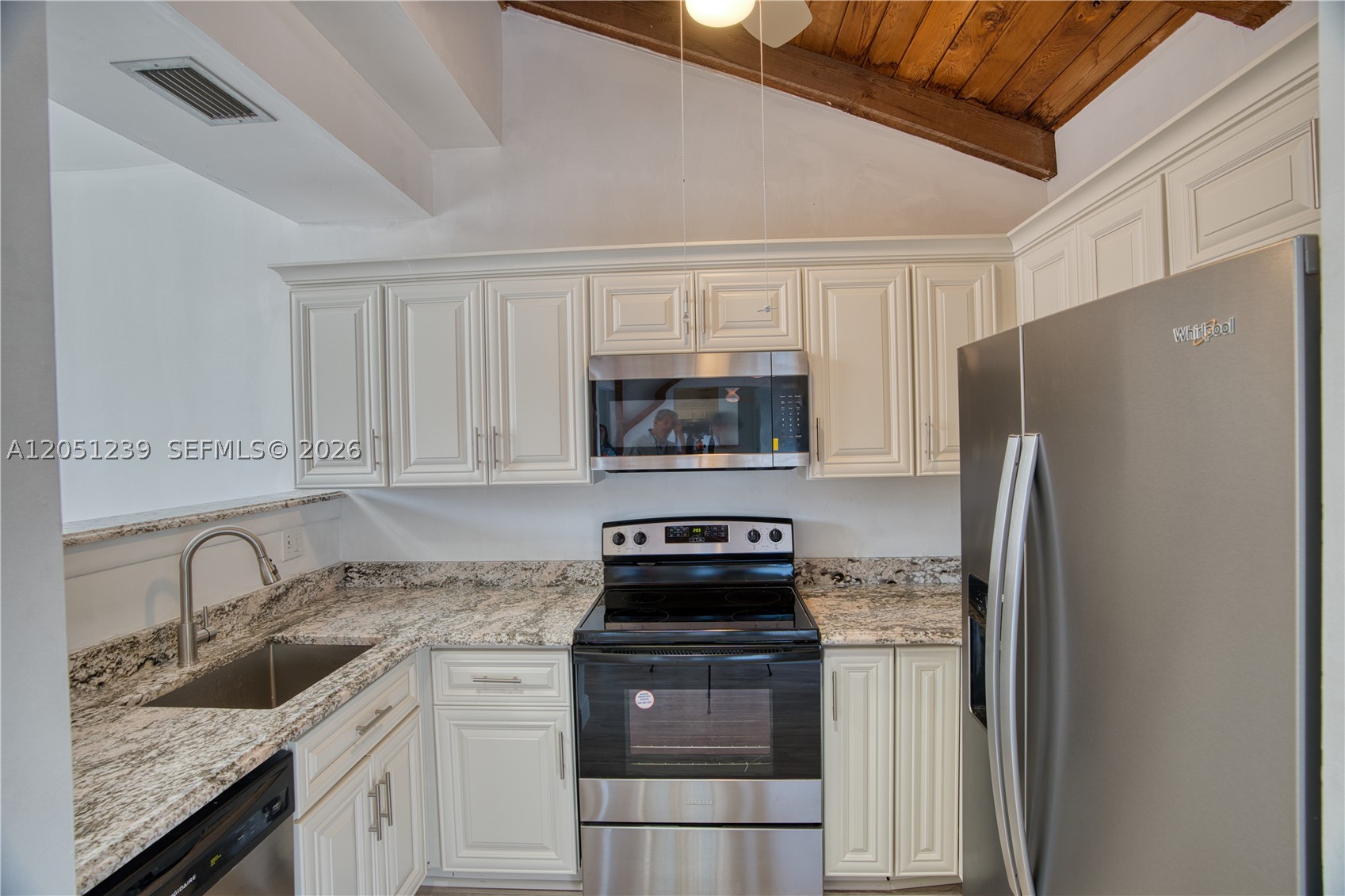 ARROWHEAD GOLF AND TENNIS - Residential Lease