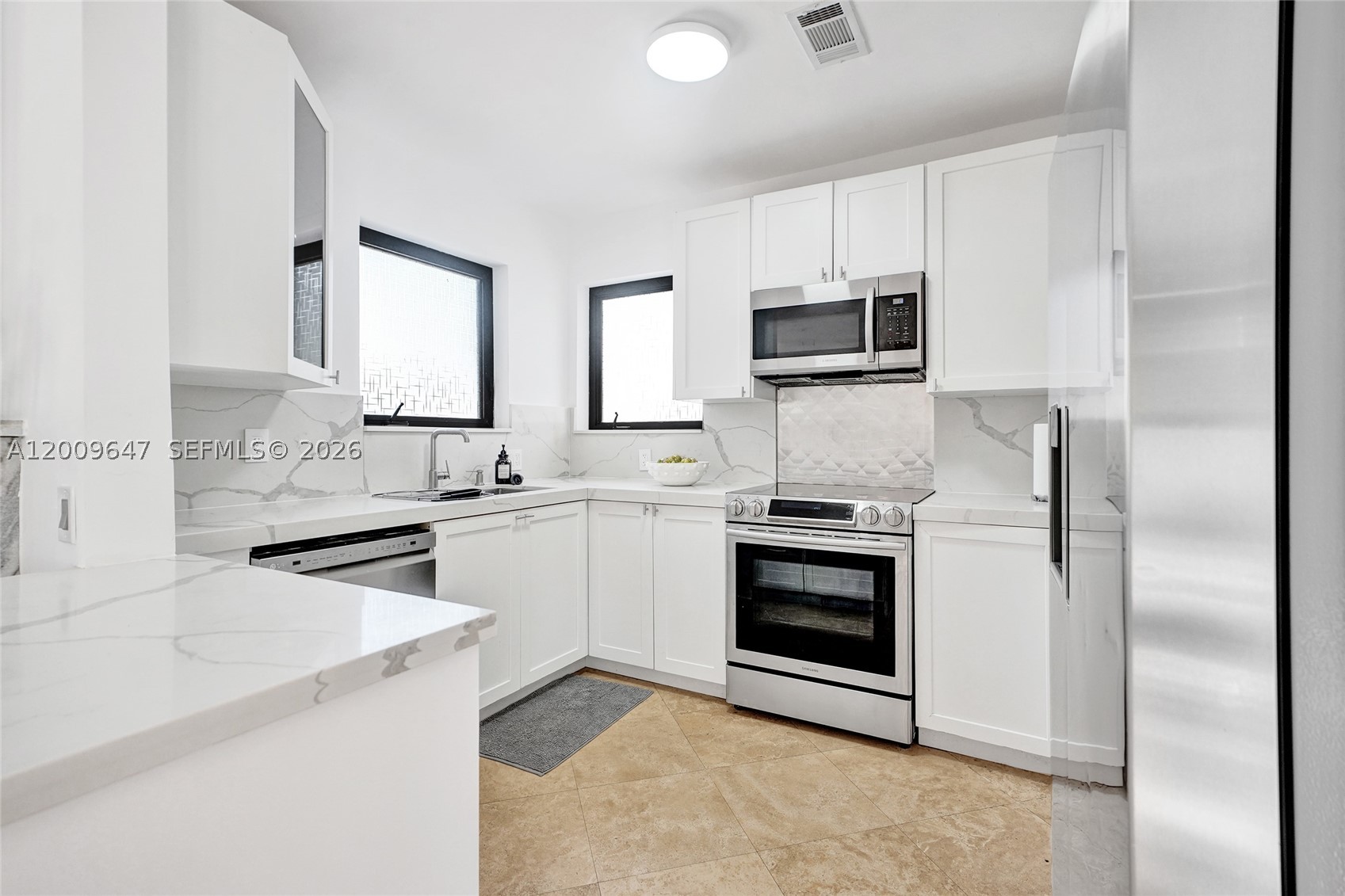 HOLLYWOOD LAKES SECTION - Residential