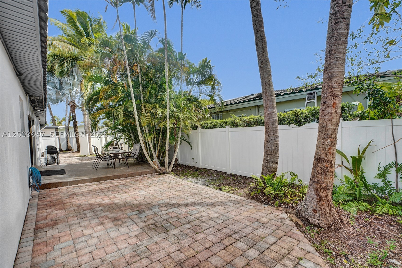 HOLLYWOOD LAKES SECTION - Residential