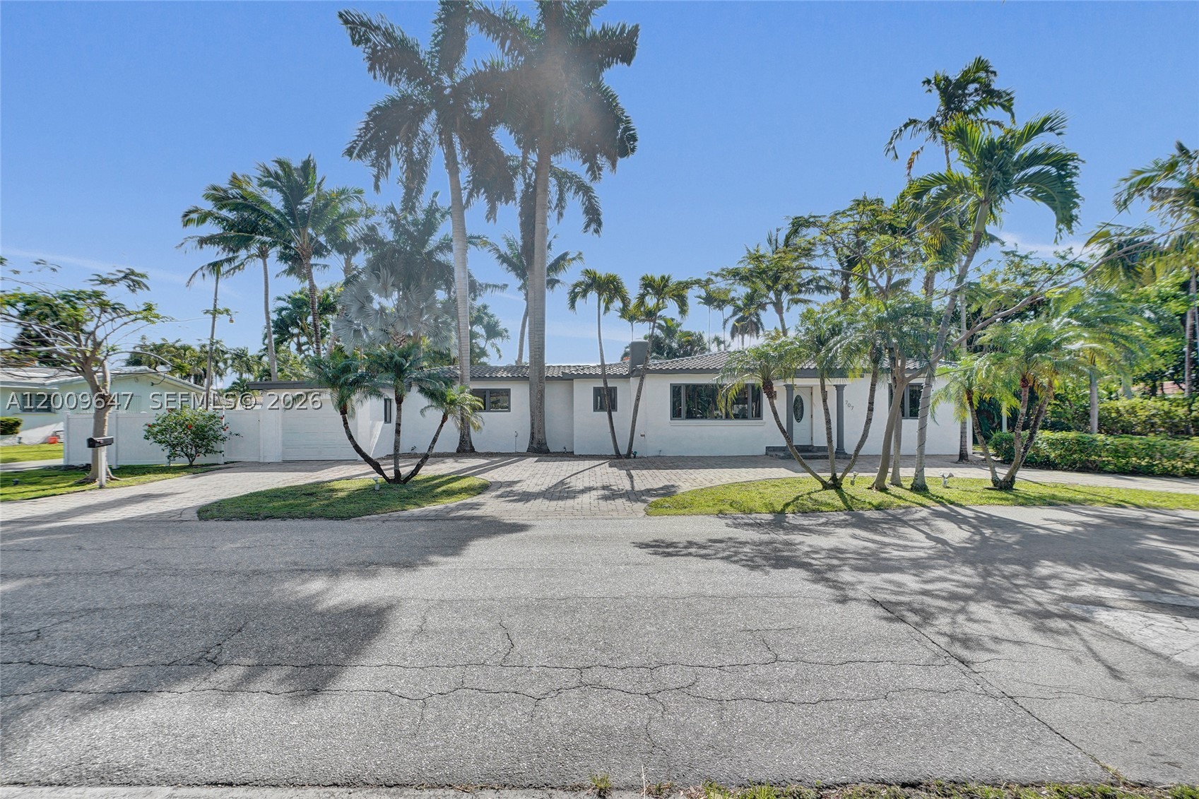 HOLLYWOOD LAKES SECTION - Residential