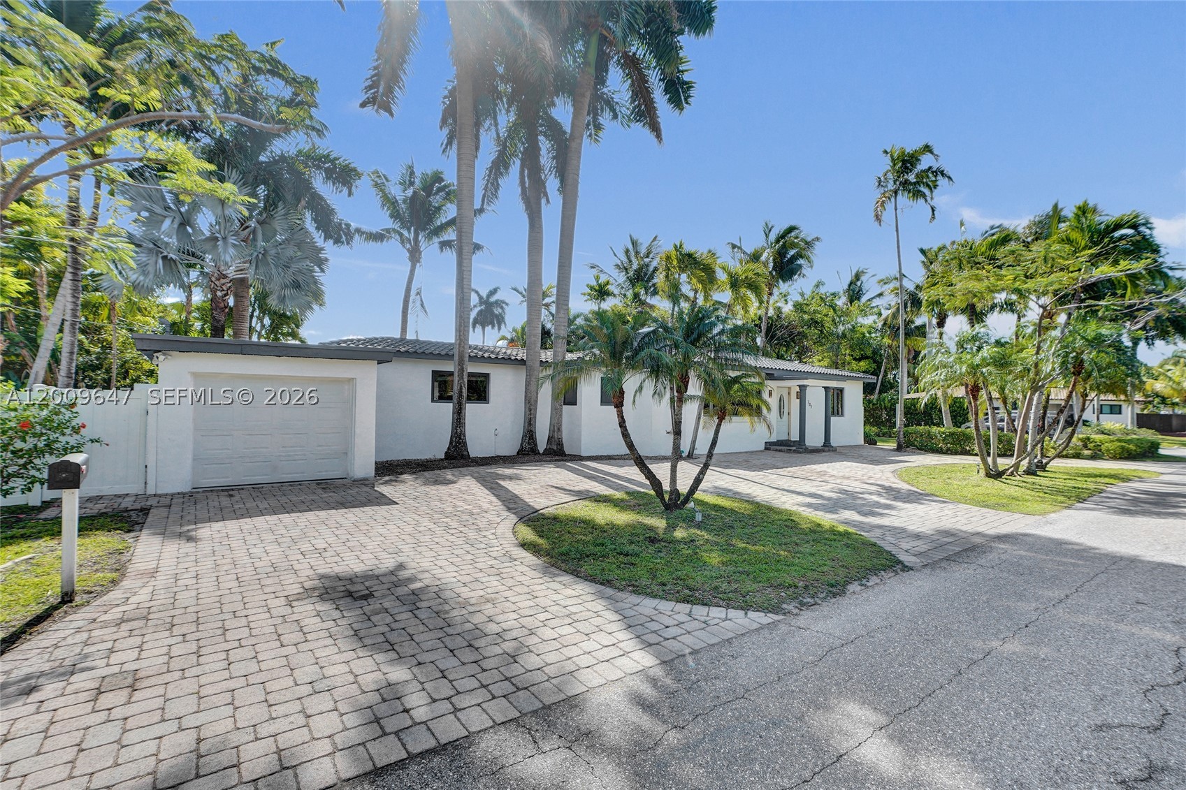 HOLLYWOOD LAKES SECTION - Residential