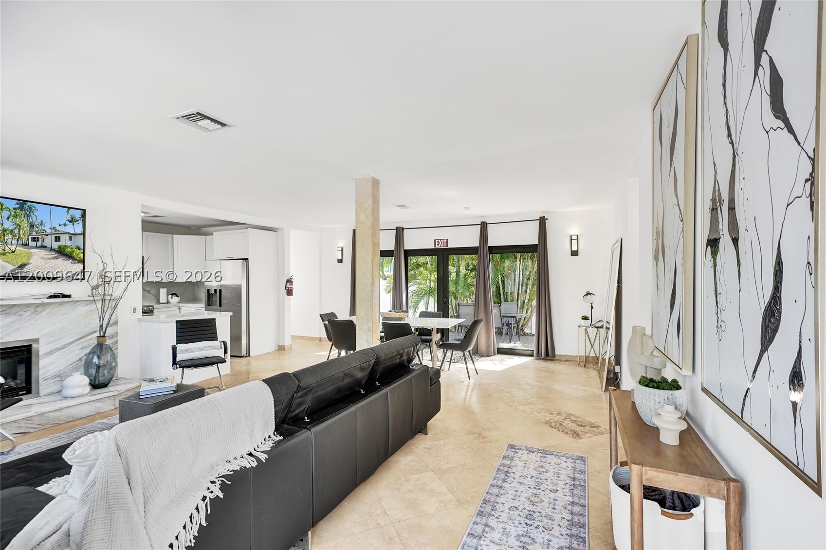 HOLLYWOOD LAKES SECTION - Residential