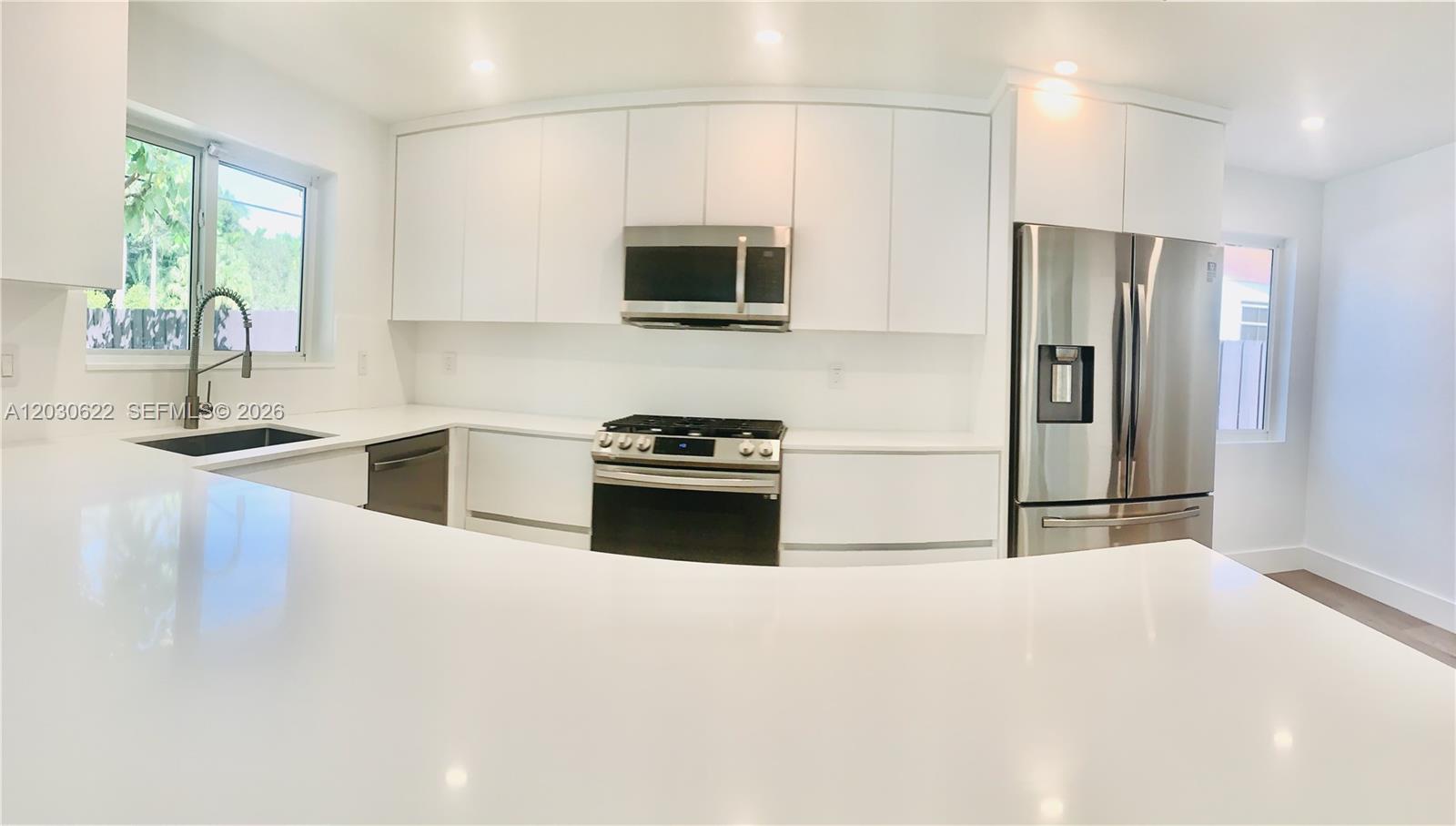 GREYKNOLL ESTATES - Residential Lease