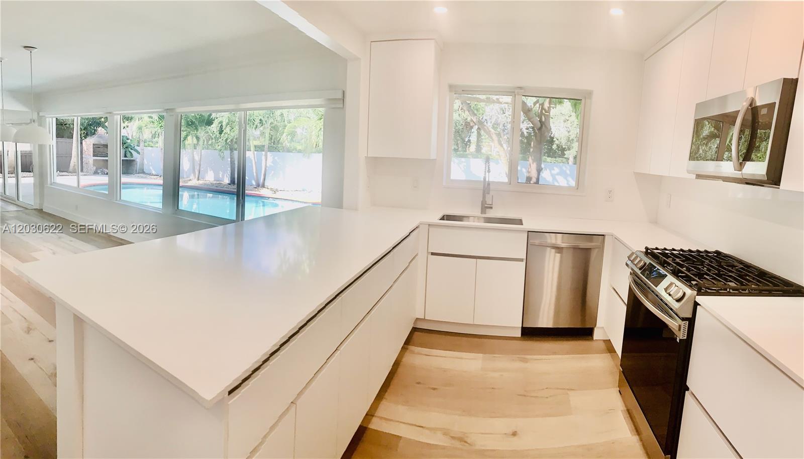 GREYKNOLL ESTATES - Residential Lease