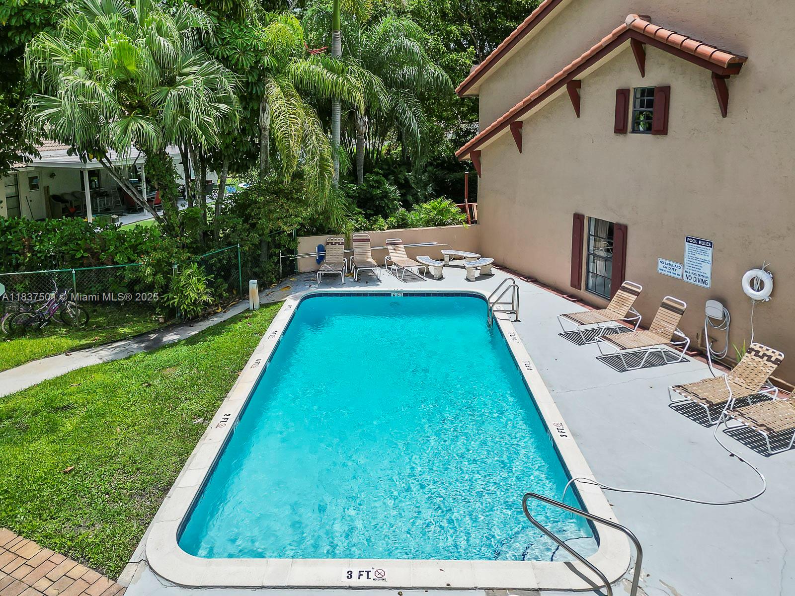 COUNTRY CLUB CHALET CONDO - Residential