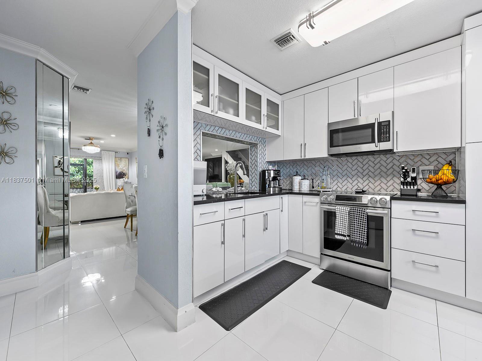 COUNTRY CLUB CHALET CONDO - Residential
