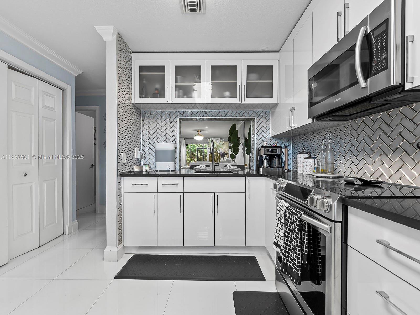COUNTRY CLUB CHALET CONDO - Residential