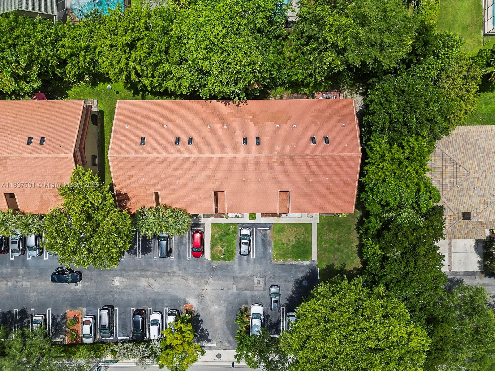 COUNTRY CLUB CHALET CONDO - Residential