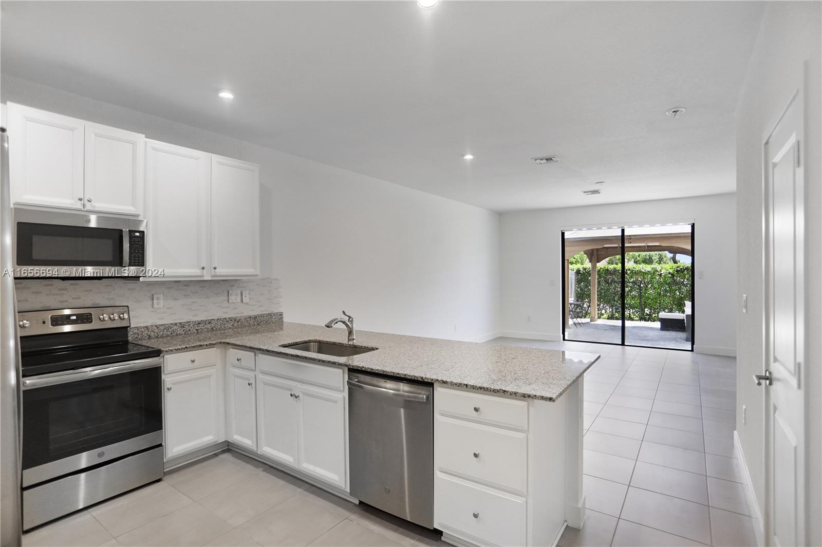 MC RESIDENTIAL - Residential Lease