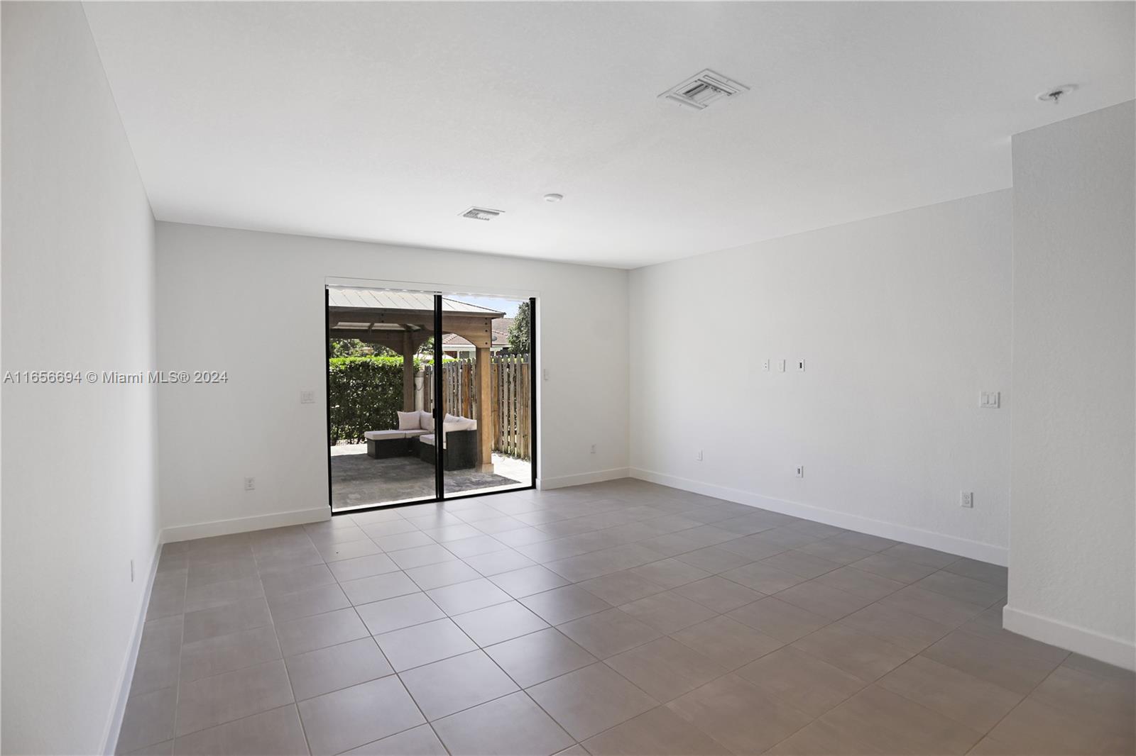 MC RESIDENTIAL - Residential Lease