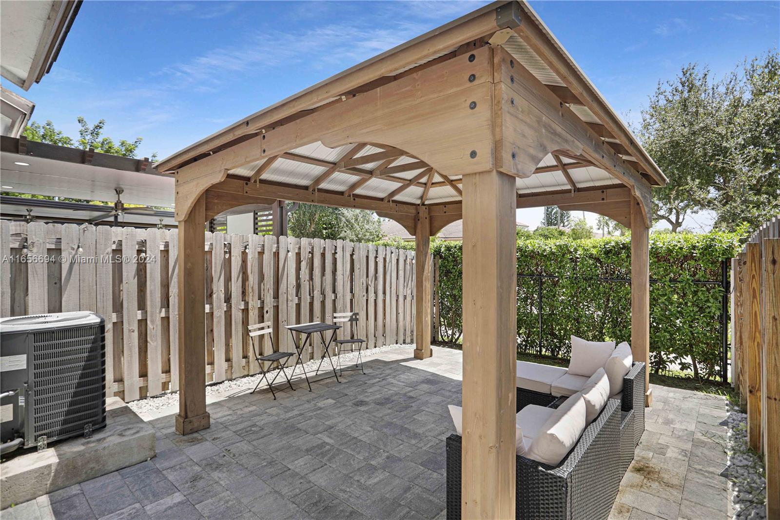 MC RESIDENTIAL - Residential Lease
