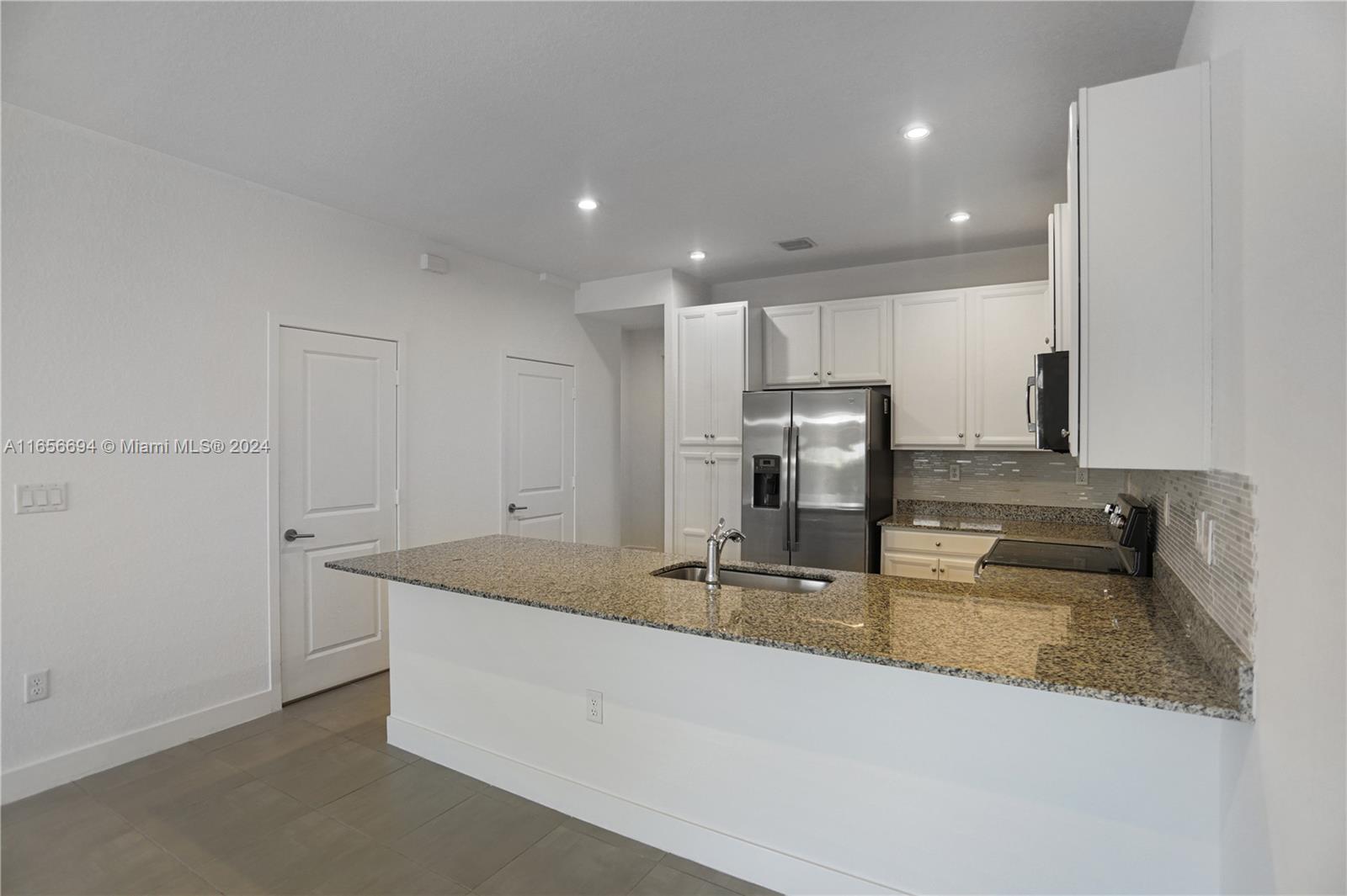 MC RESIDENTIAL - Residential Lease