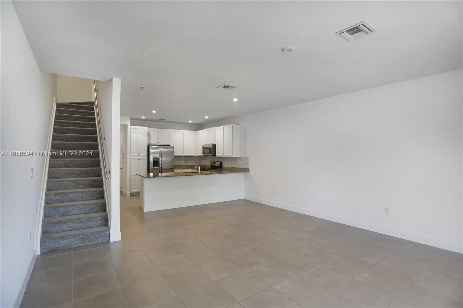 MC RESIDENTIAL - Residential Lease