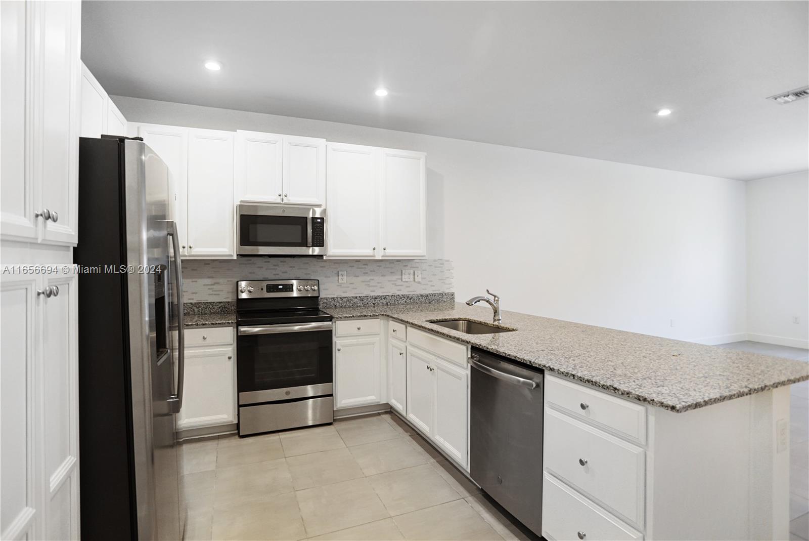 MC RESIDENTIAL - Residential Lease