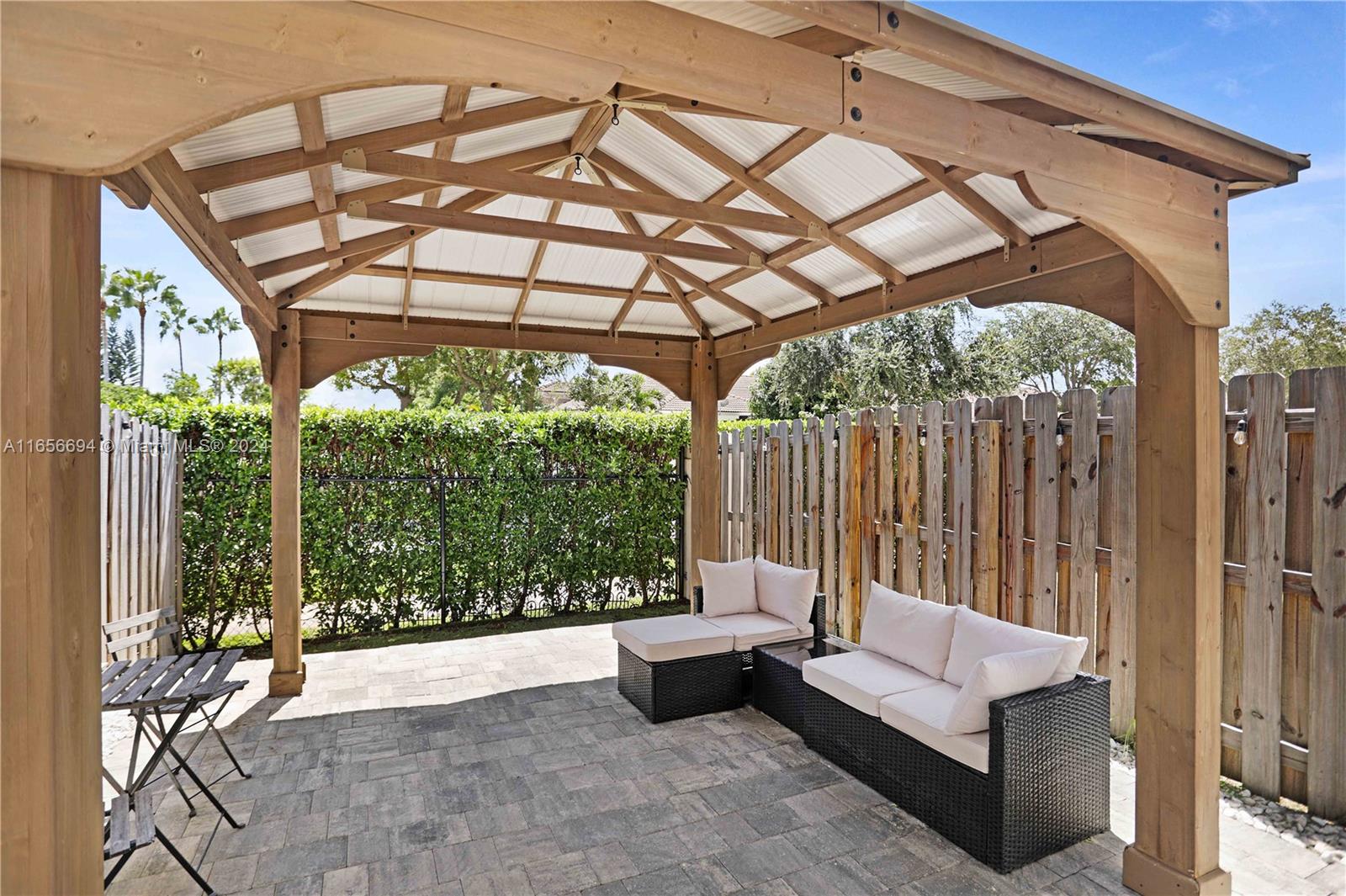 MC RESIDENTIAL - Residential Lease