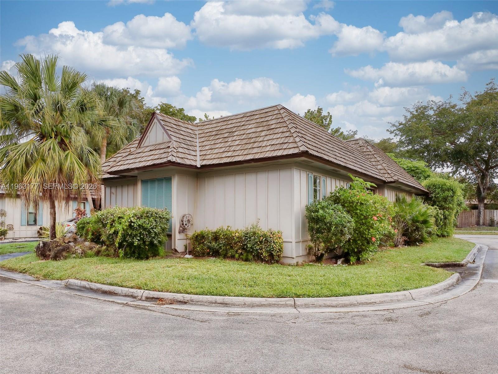 COQUINA COVE VILLAS - Residential