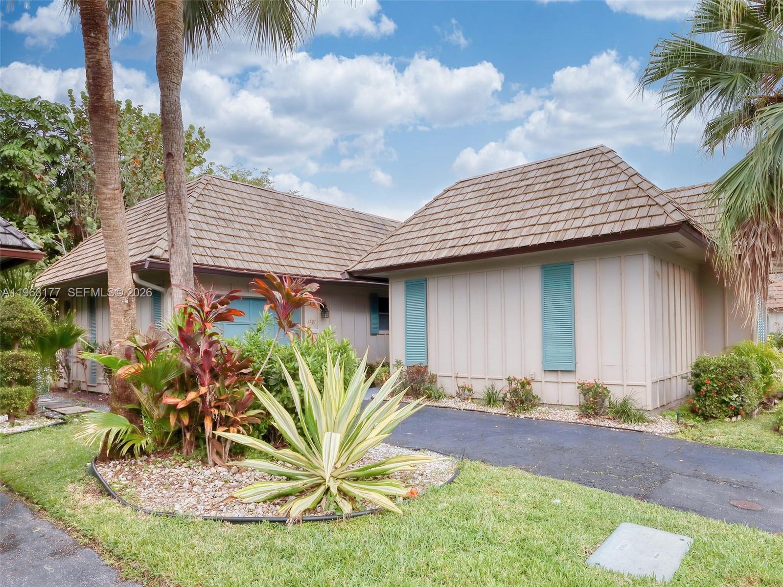 COQUINA COVE VILLAS - Residential