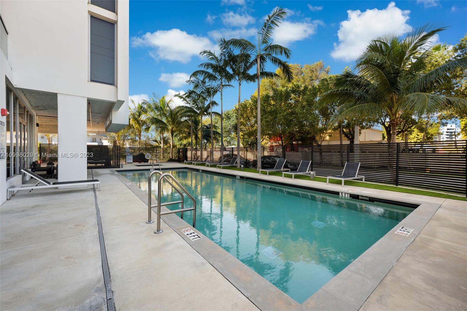 THE HIGHLANDS CONDO - Residential