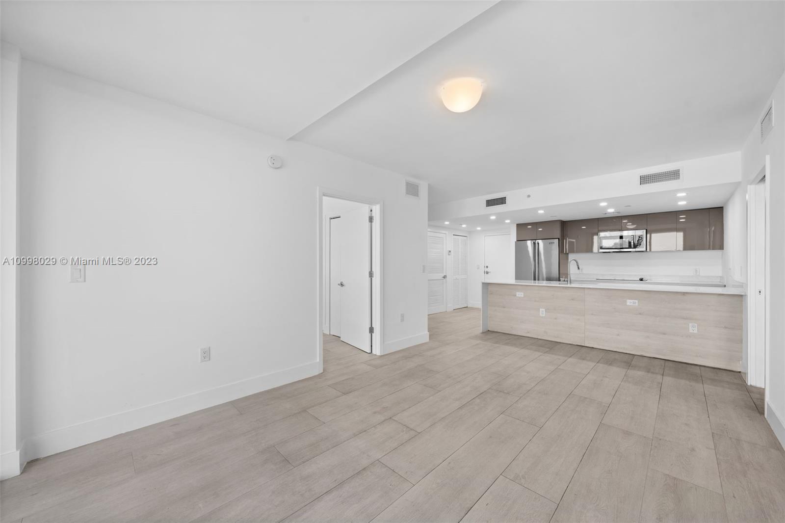 THE HIGHLANDS CONDO - Residential