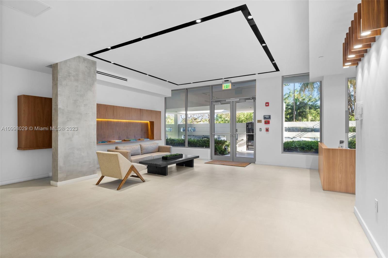 THE HIGHLANDS CONDO - Residential