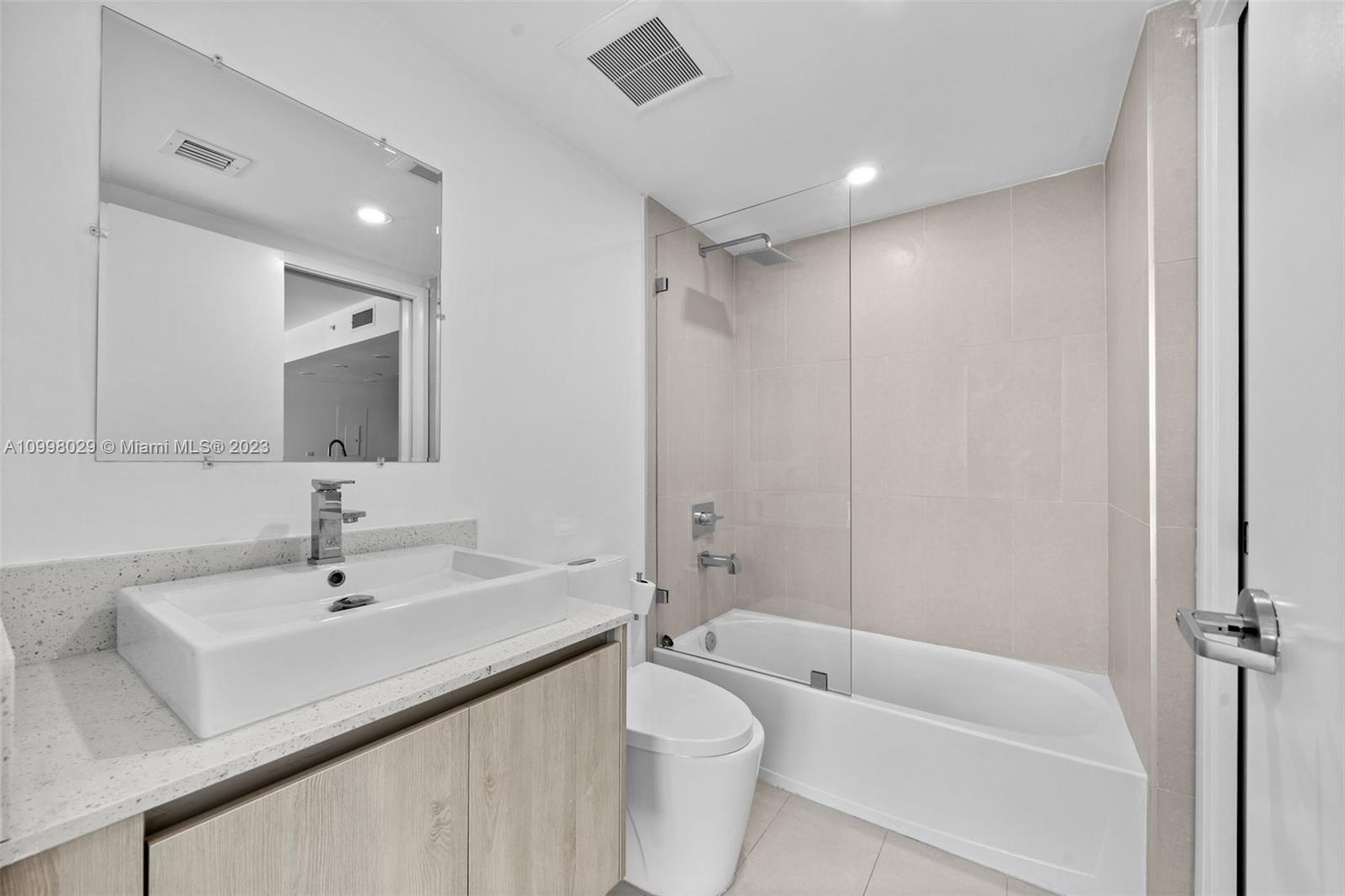 THE HIGHLANDS CONDO - Residential