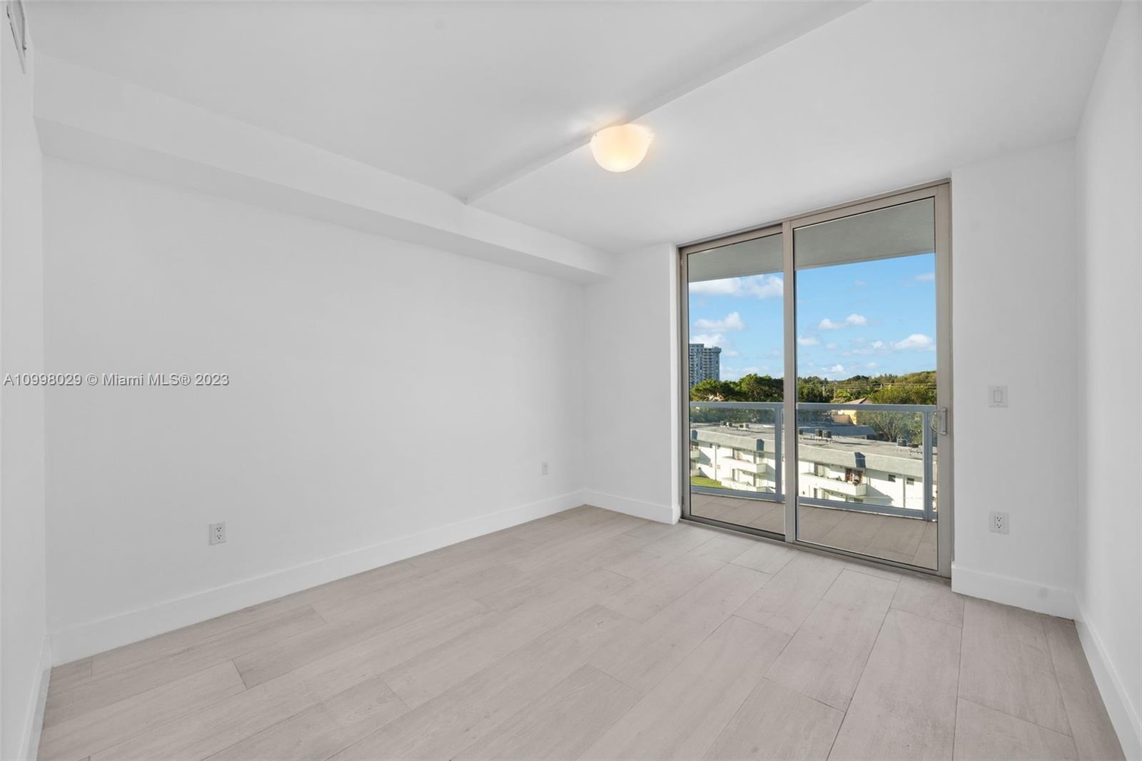 THE HIGHLANDS CONDO - Residential