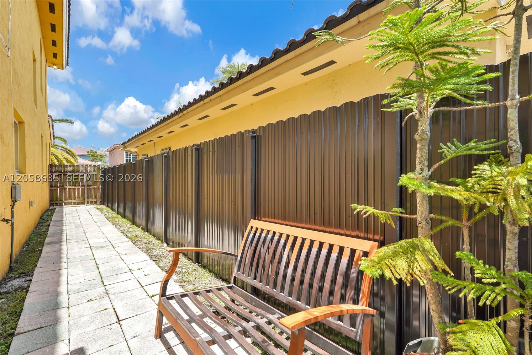 RIEUMONT ESTATES - Residential