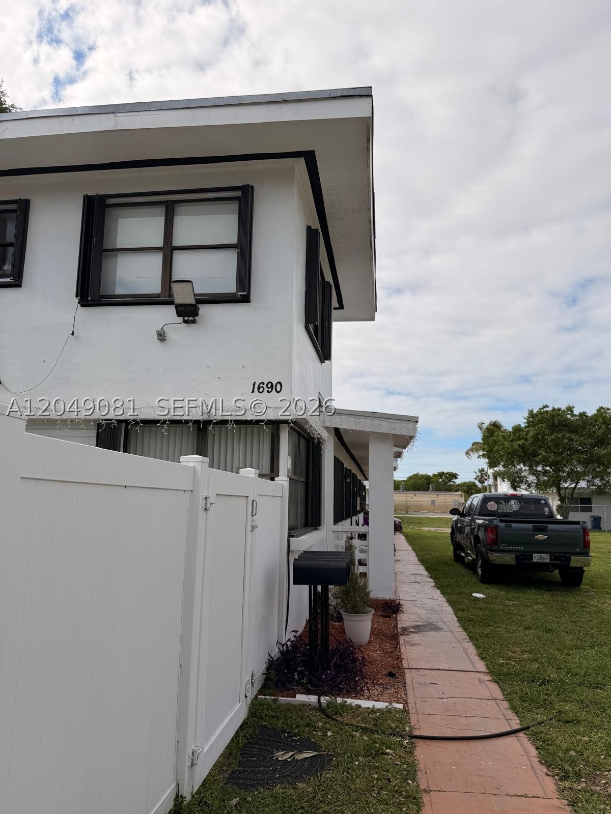 Bright and updated 1BR/1BA unit with modern finishes, new flooring, and a functional layout. Fresh, clean, and move-in ready in a quiet North Miami location close to shopping and major routes.