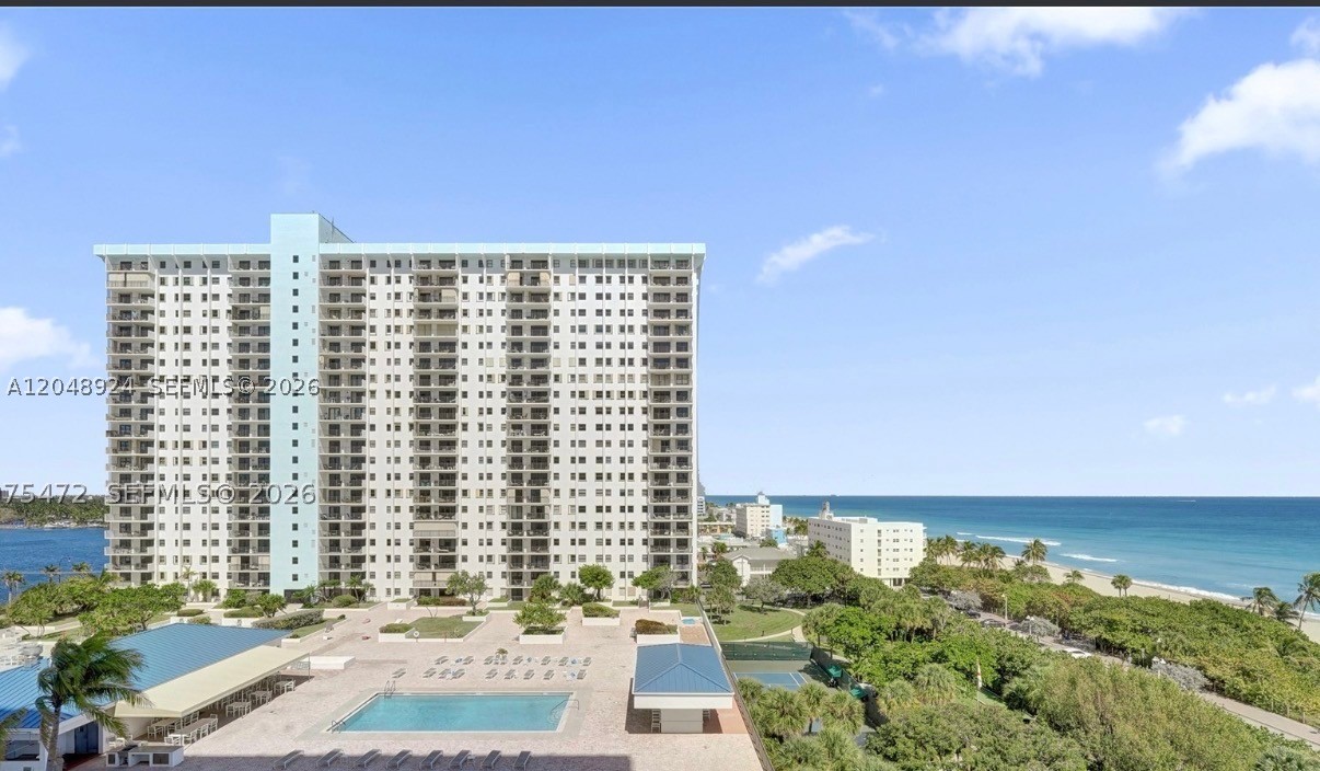 SUMMIT CONDO - Residential