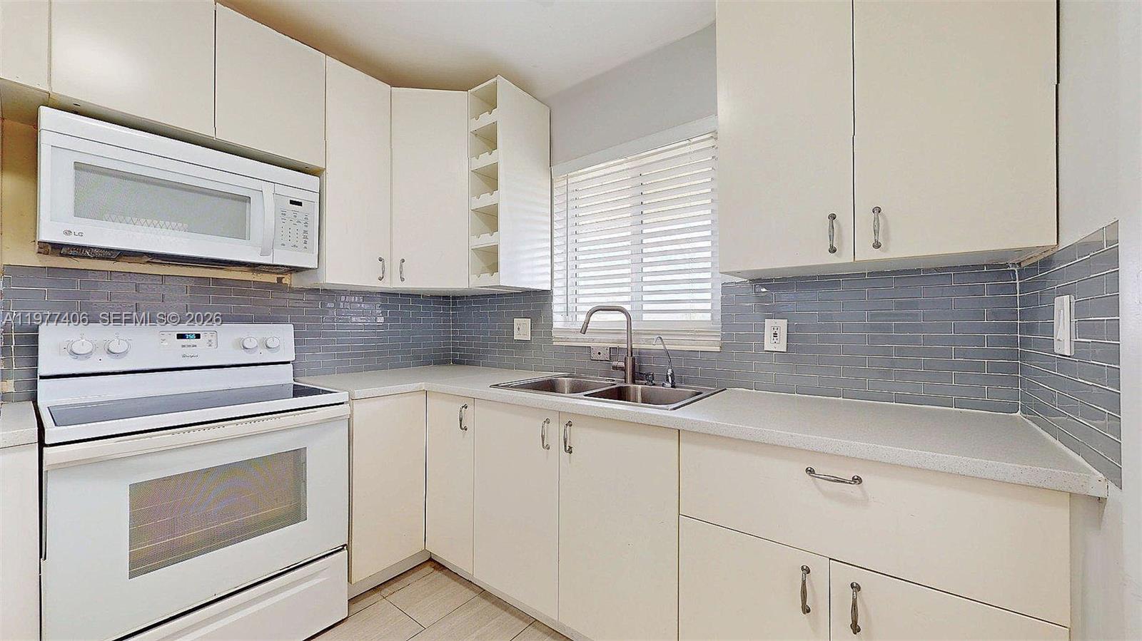 BEVERLY HILLS CONDO NUMBE - Residential