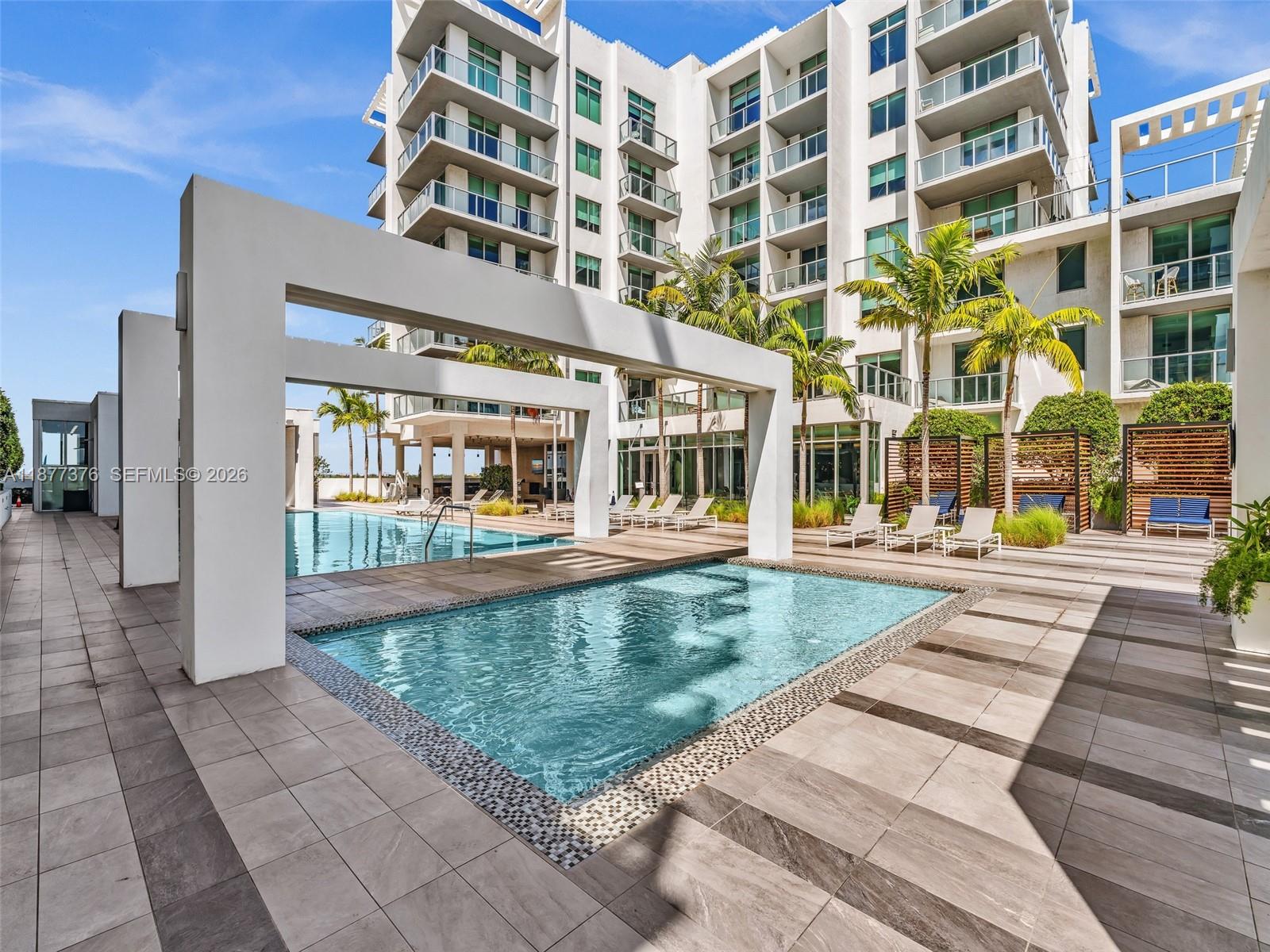 QUADRO CONDO - Residential