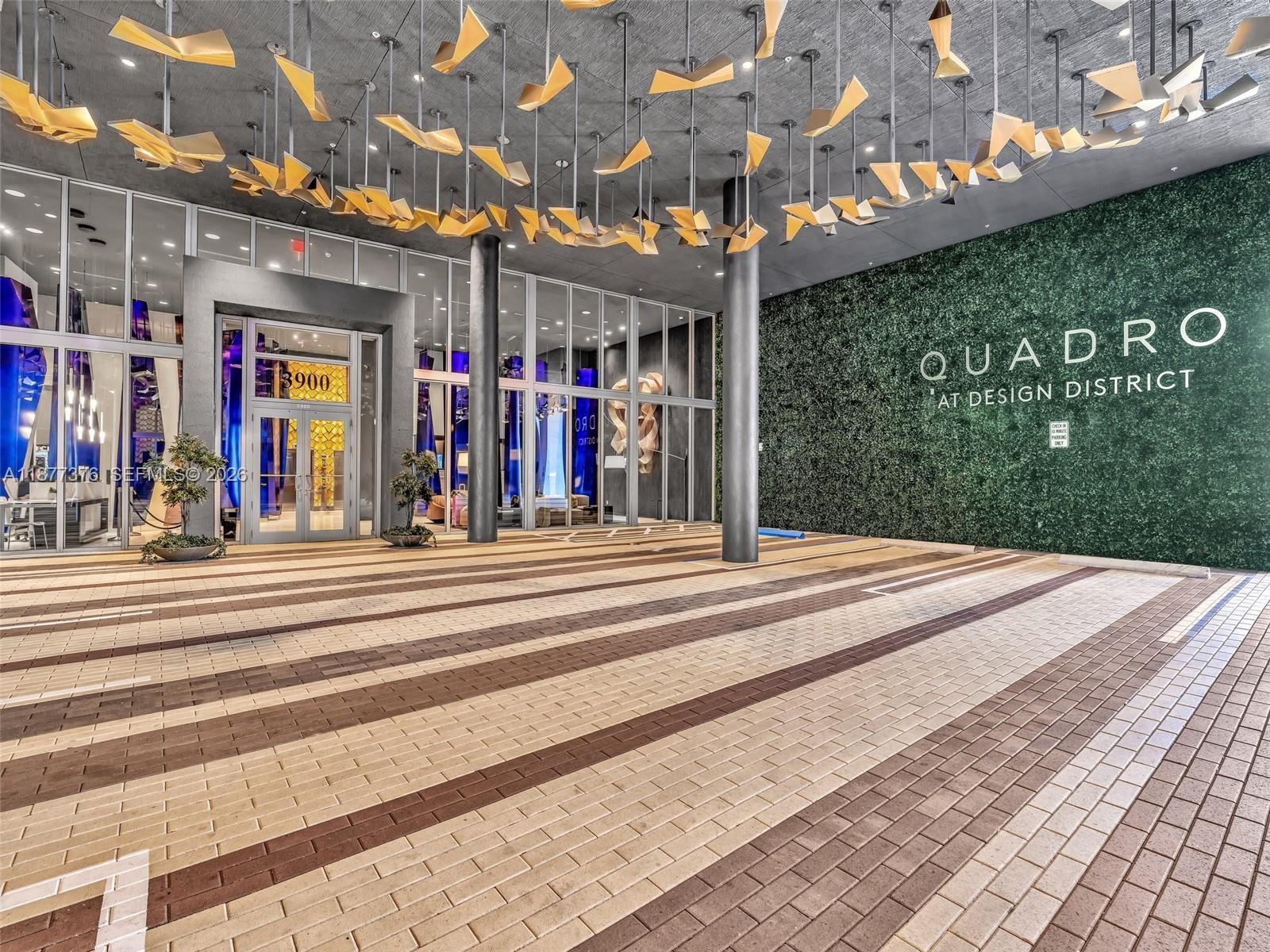 QUADRO CONDO - Residential