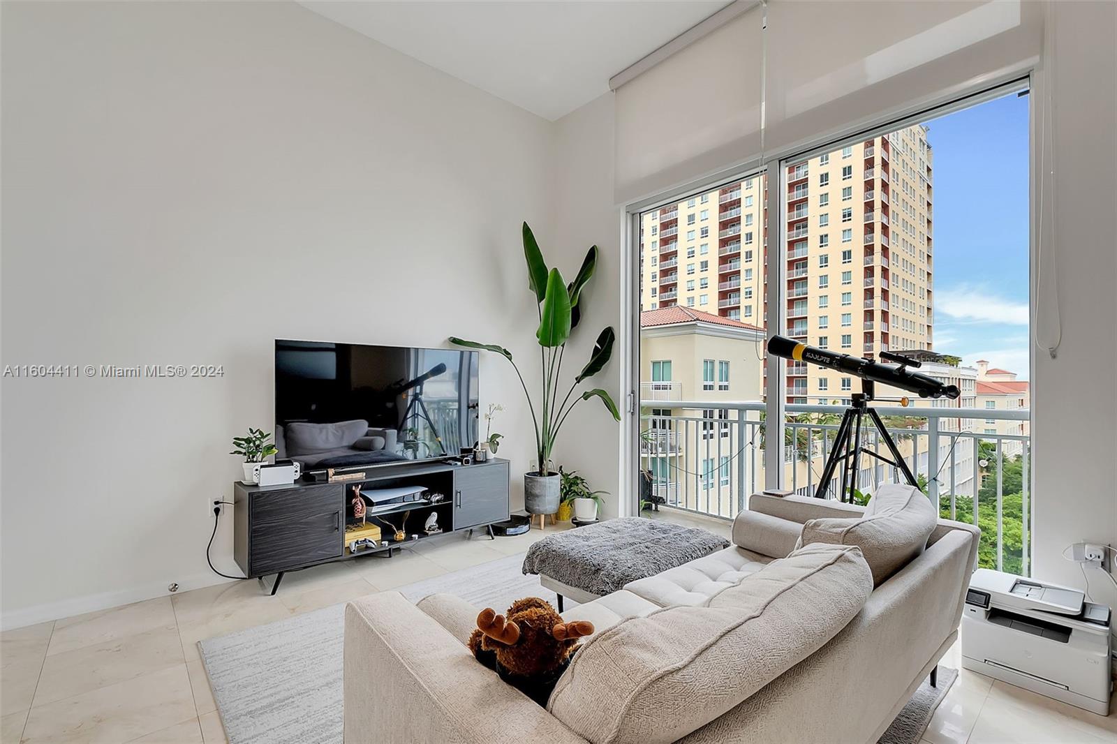 METROPOLIS I AT DADELAND - Residential Lease
