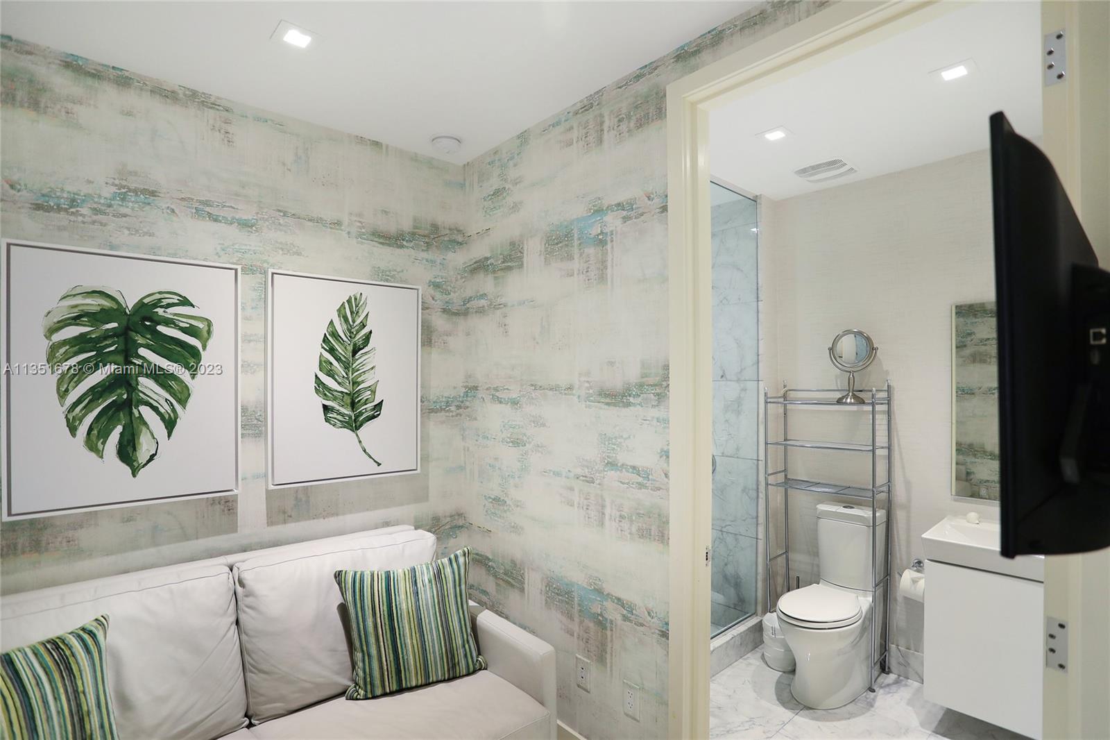 JADE SIGNATURE CONDO - Residential