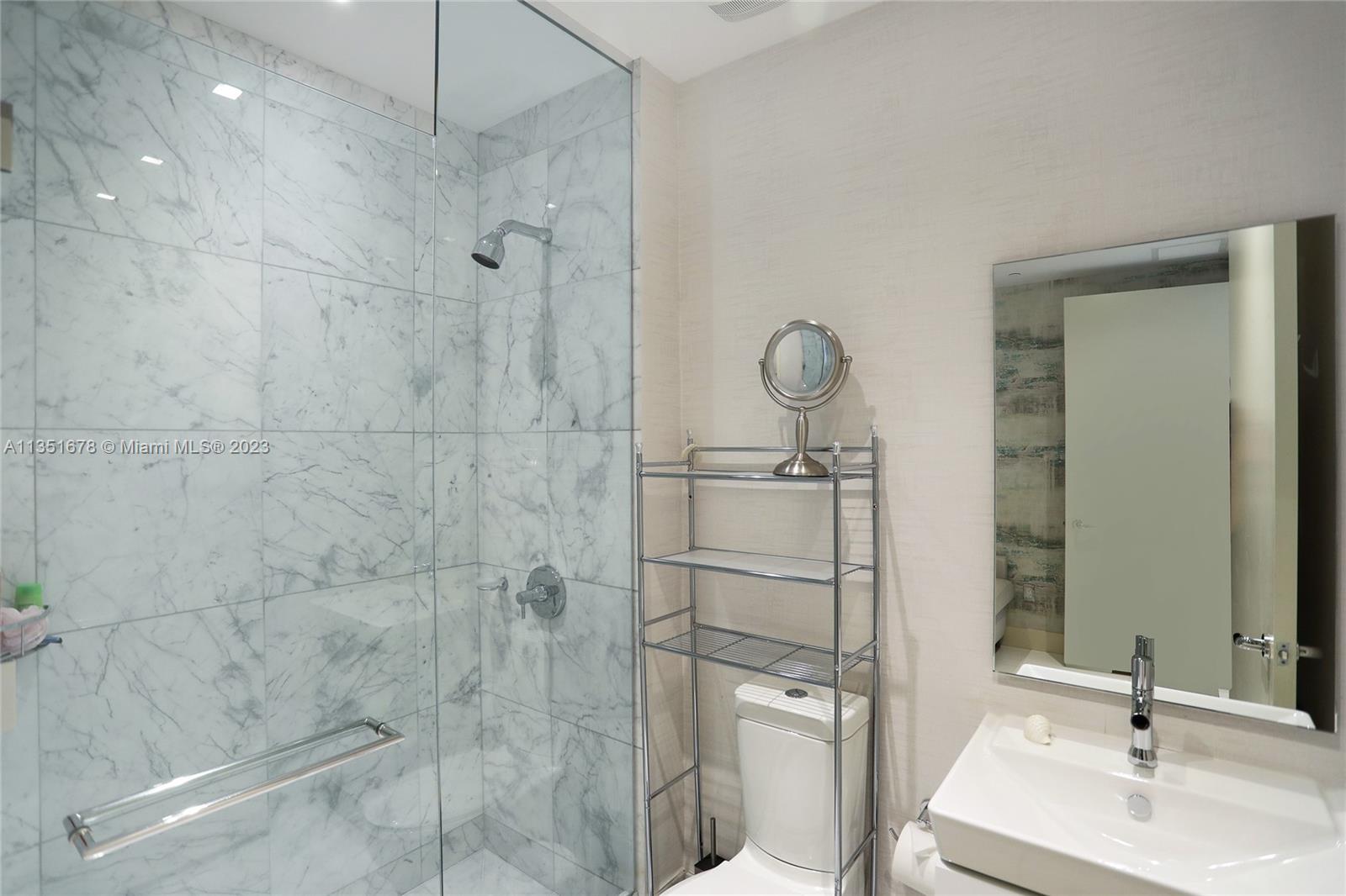 JADE SIGNATURE CONDO - Residential