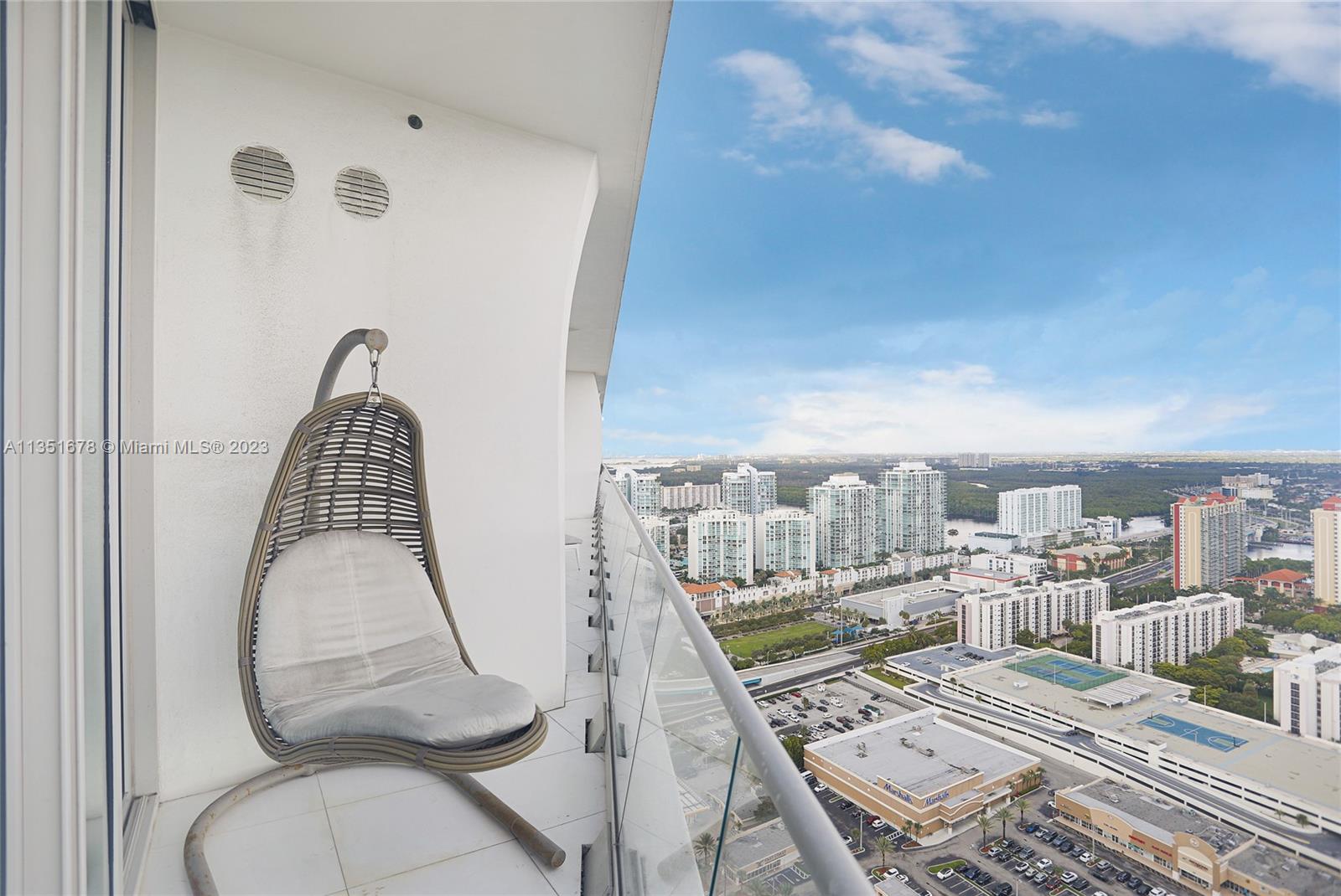 JADE SIGNATURE CONDO - Residential