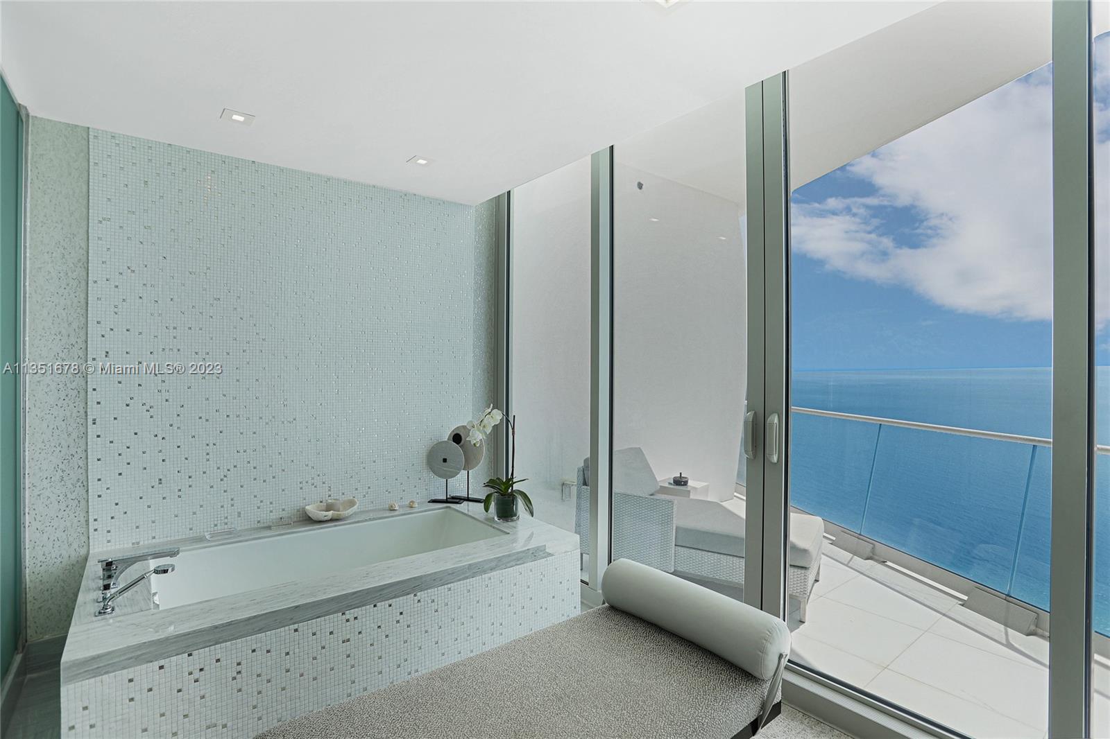 JADE SIGNATURE CONDO - Residential