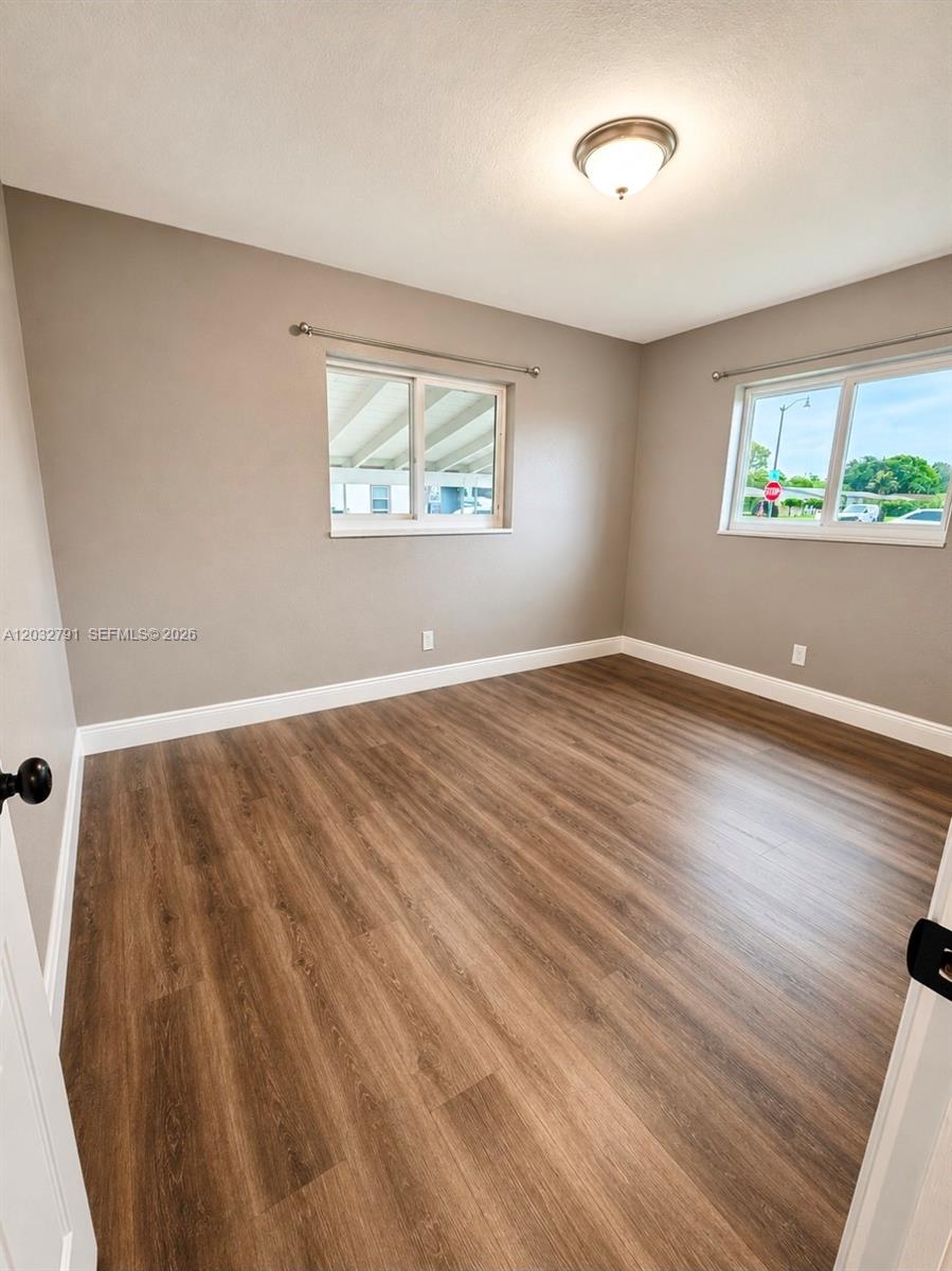 ESQUIRE LAKE EST SEC 2 - Residential Lease