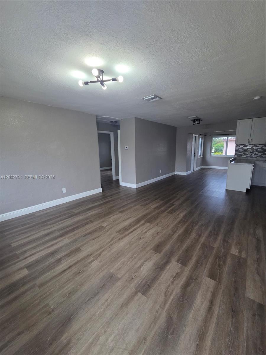 ESQUIRE LAKE EST SEC 2 - Residential Lease